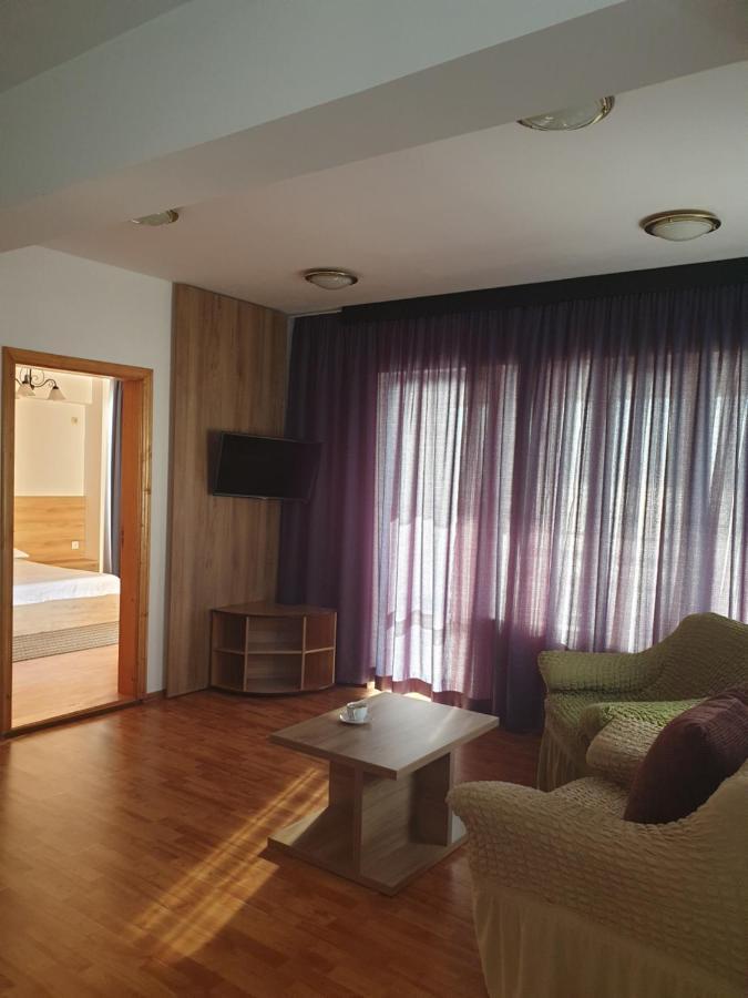 Poarta Apelor Hotel Sarichioi Exterior photo